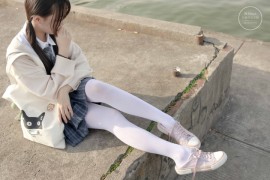 A004 依依 湖边JK白丝