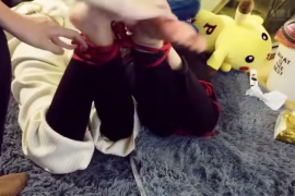 Q354tk挠脚心